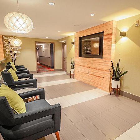 Days Inn & Suites By Wyndham Fort Myers Near Jetblue Park Eksteriør billede