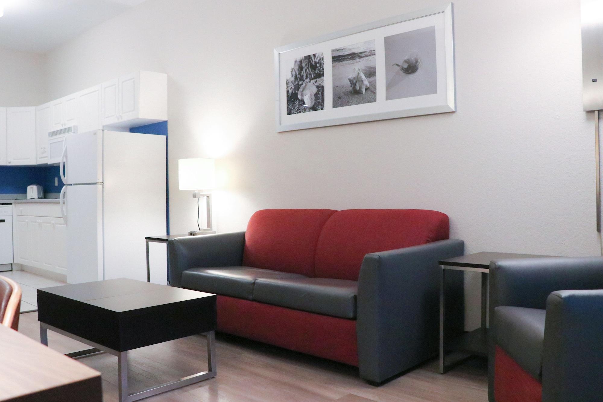 Days Inn & Suites By Wyndham Fort Myers Near Jetblue Park Eksteriør billede