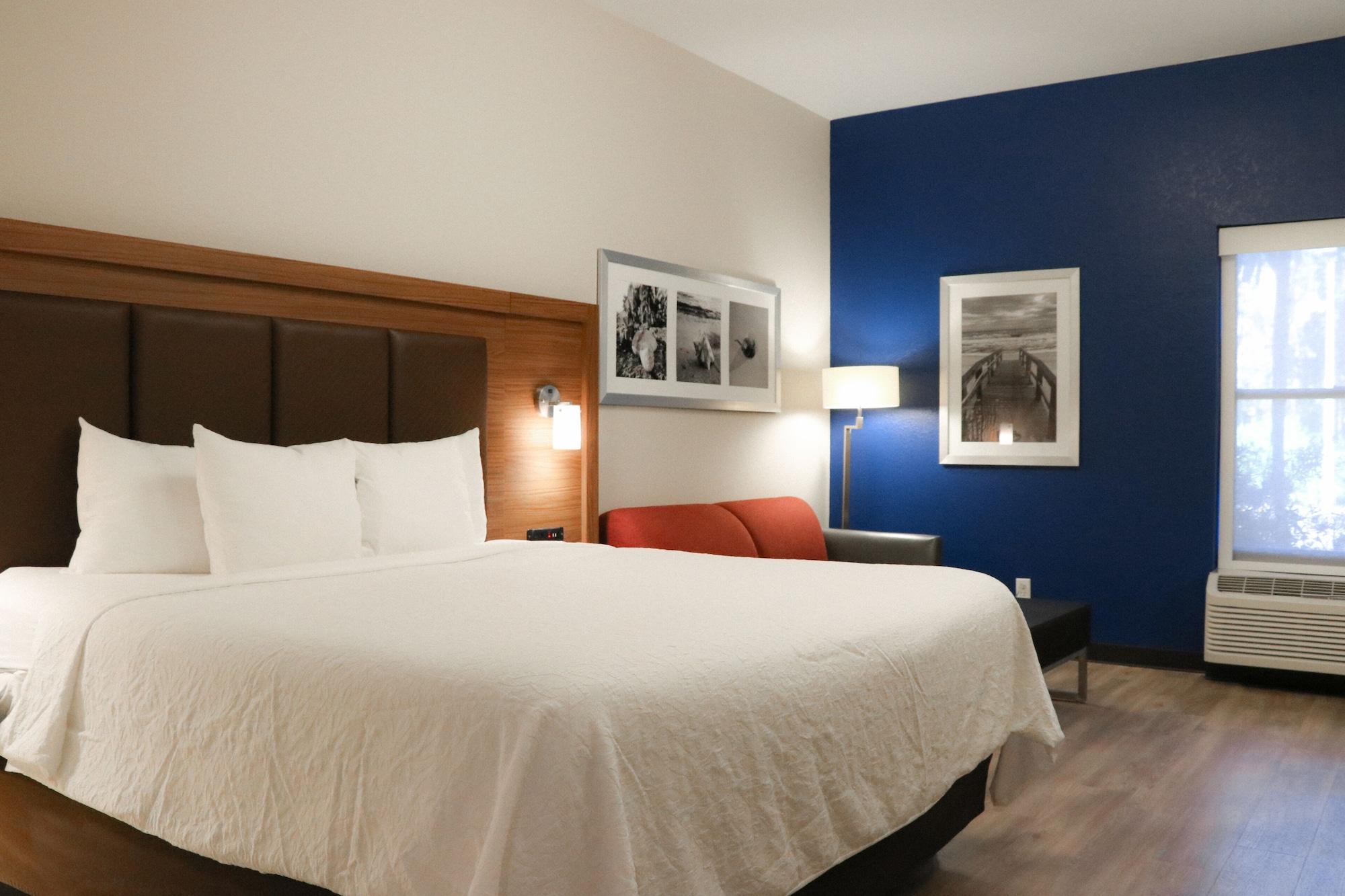 Days Inn & Suites By Wyndham Fort Myers Near Jetblue Park Eksteriør billede