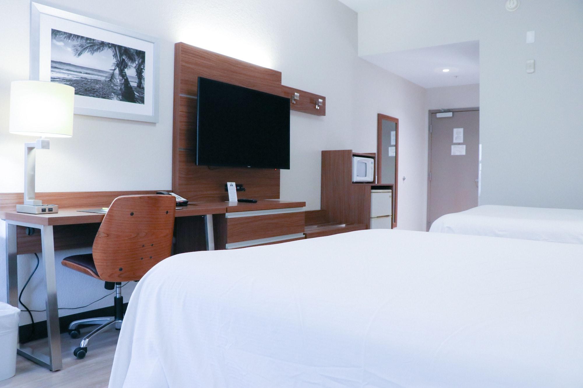 Days Inn & Suites By Wyndham Fort Myers Near Jetblue Park Eksteriør billede