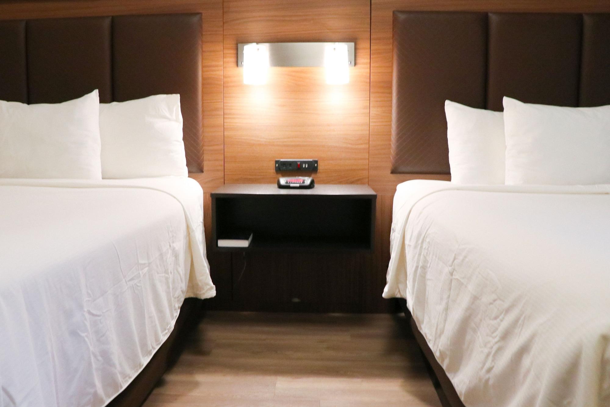 Days Inn & Suites By Wyndham Fort Myers Near Jetblue Park Eksteriør billede