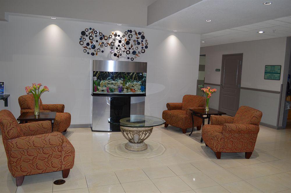 Days Inn & Suites By Wyndham Fort Myers Near Jetblue Park Eksteriør billede