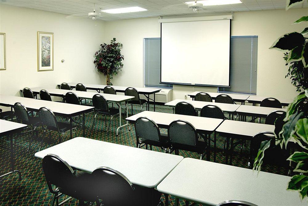 Days Inn & Suites By Wyndham Fort Myers Near Jetblue Park Eksteriør billede