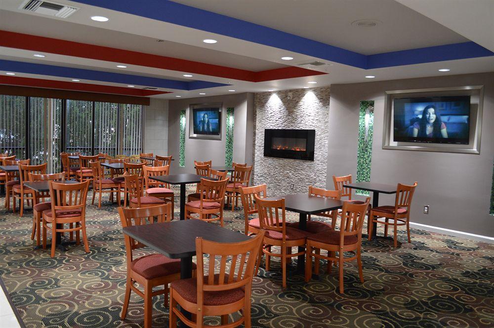 Days Inn & Suites By Wyndham Fort Myers Near Jetblue Park Eksteriør billede