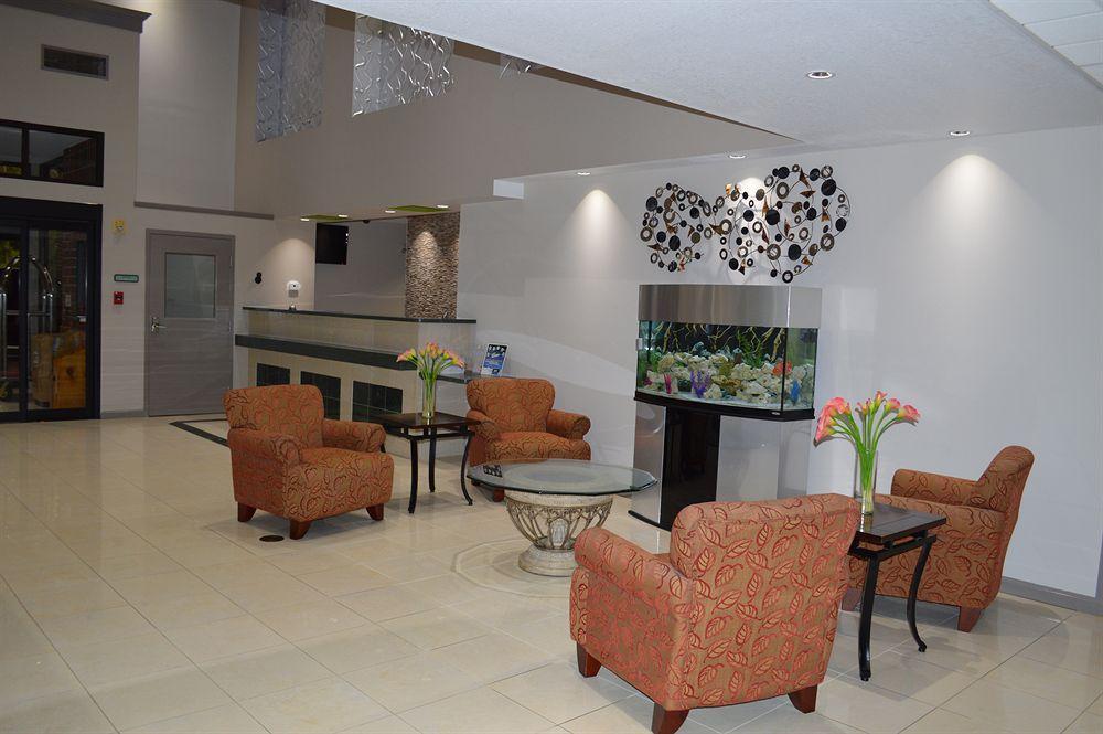 Days Inn & Suites By Wyndham Fort Myers Near Jetblue Park Eksteriør billede