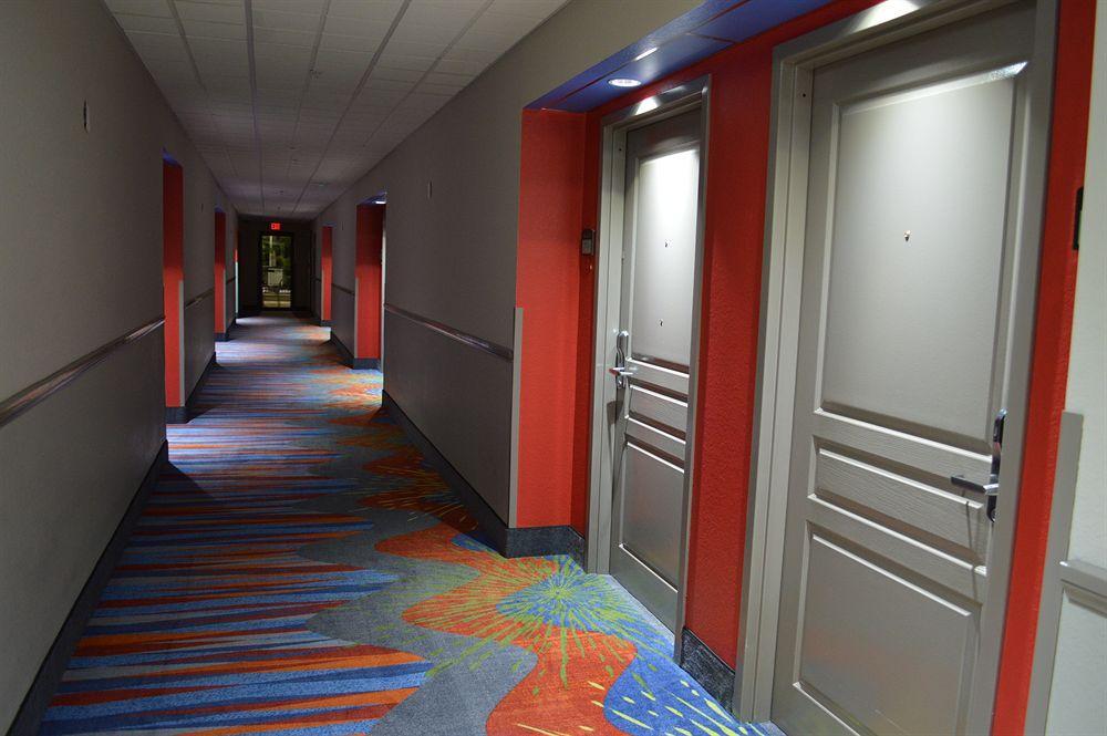 Days Inn & Suites By Wyndham Fort Myers Near Jetblue Park Eksteriør billede