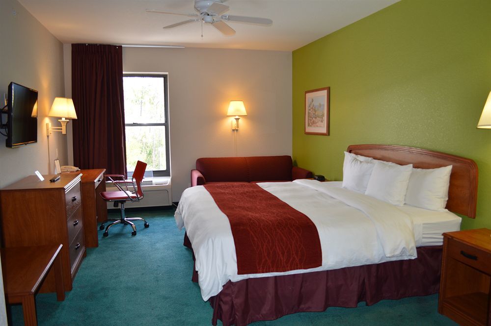 Days Inn & Suites By Wyndham Fort Myers Near Jetblue Park Eksteriør billede