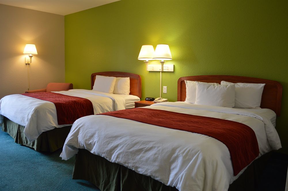 Days Inn & Suites By Wyndham Fort Myers Near Jetblue Park Eksteriør billede
