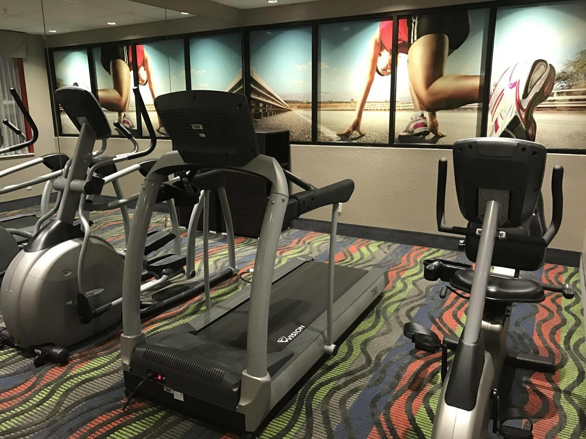 Days Inn & Suites By Wyndham Fort Myers Near Jetblue Park Eksteriør billede