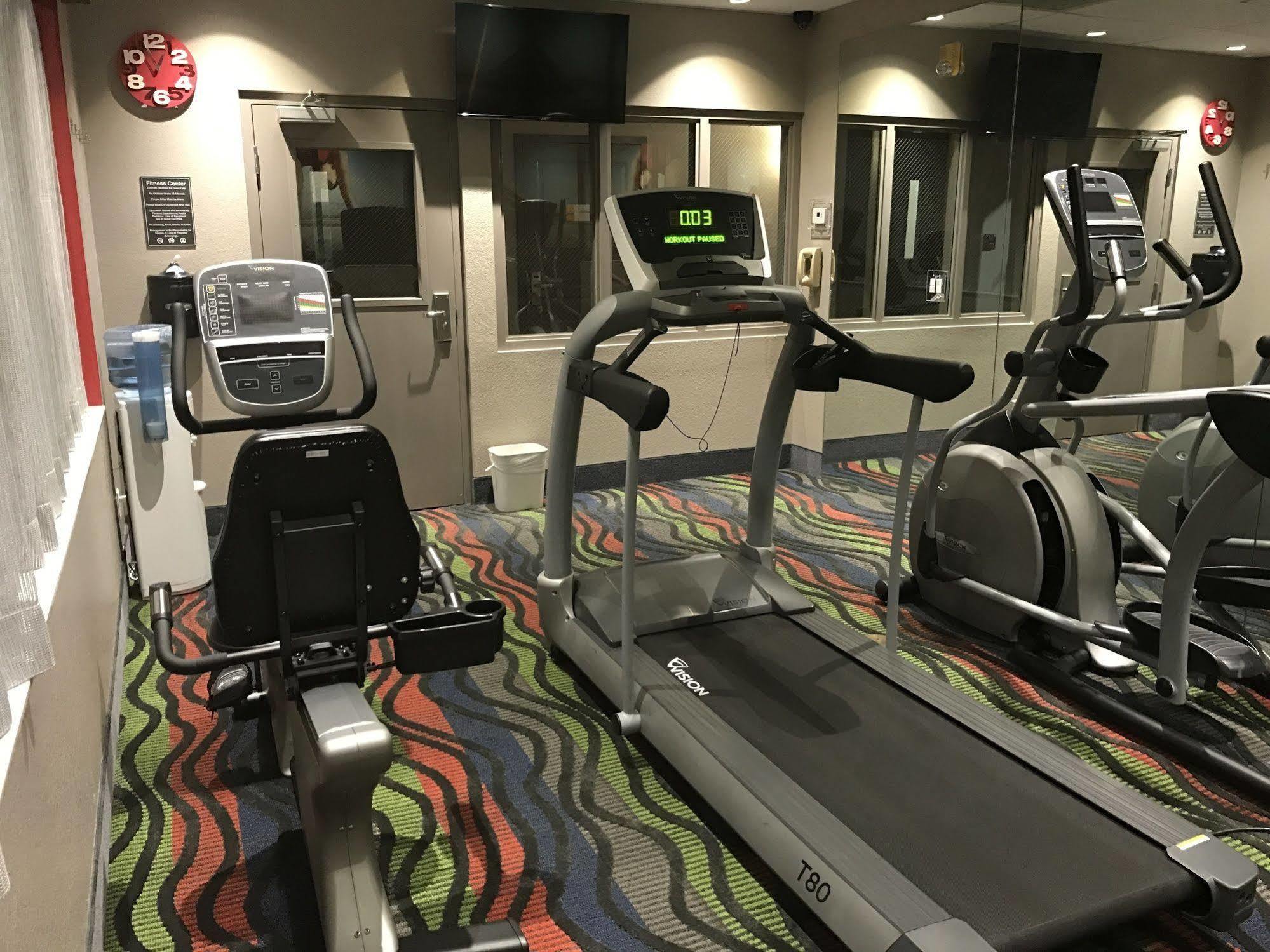 Days Inn & Suites By Wyndham Fort Myers Near Jetblue Park Eksteriør billede