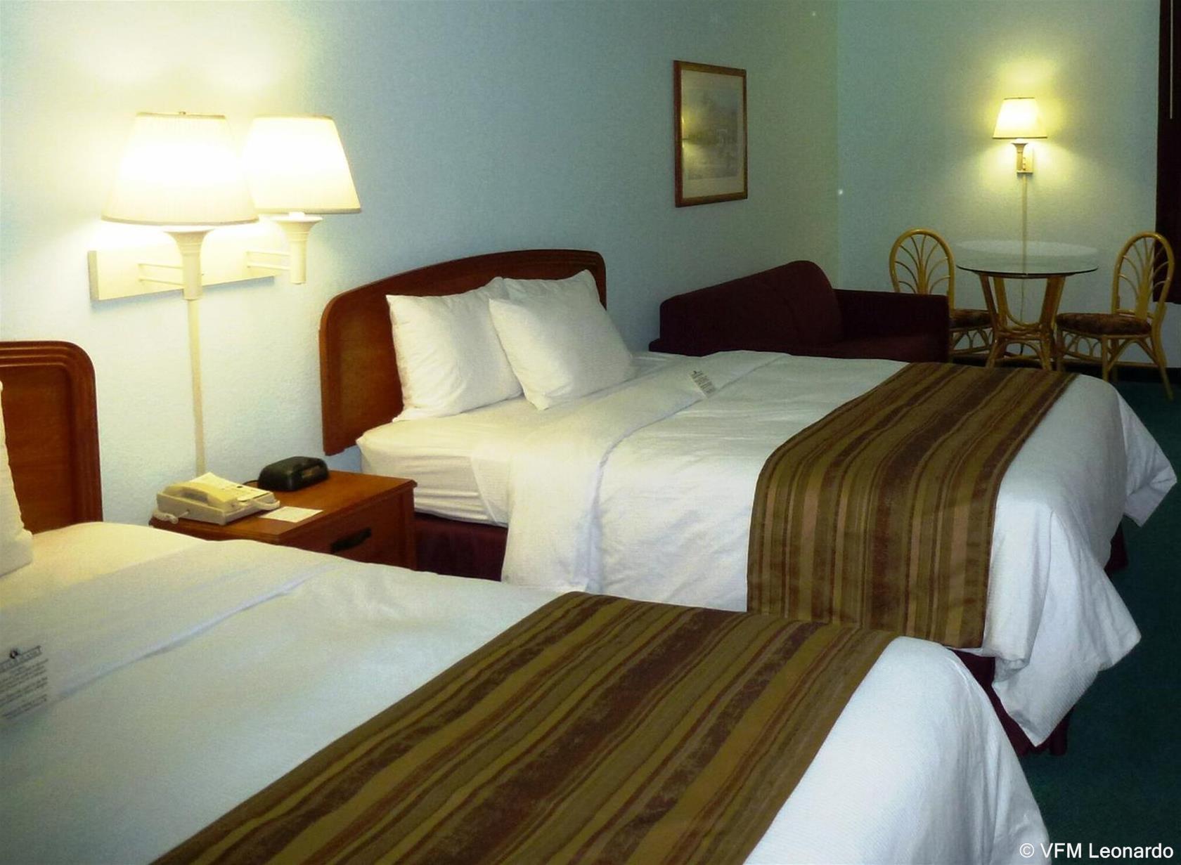 Days Inn & Suites By Wyndham Fort Myers Near Jetblue Park Eksteriør billede